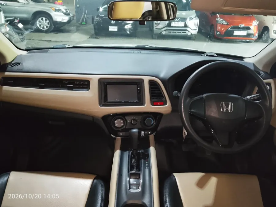 Foto Mobil Bekas Dashboard Honda HR-V 1.5 S tahun 2016