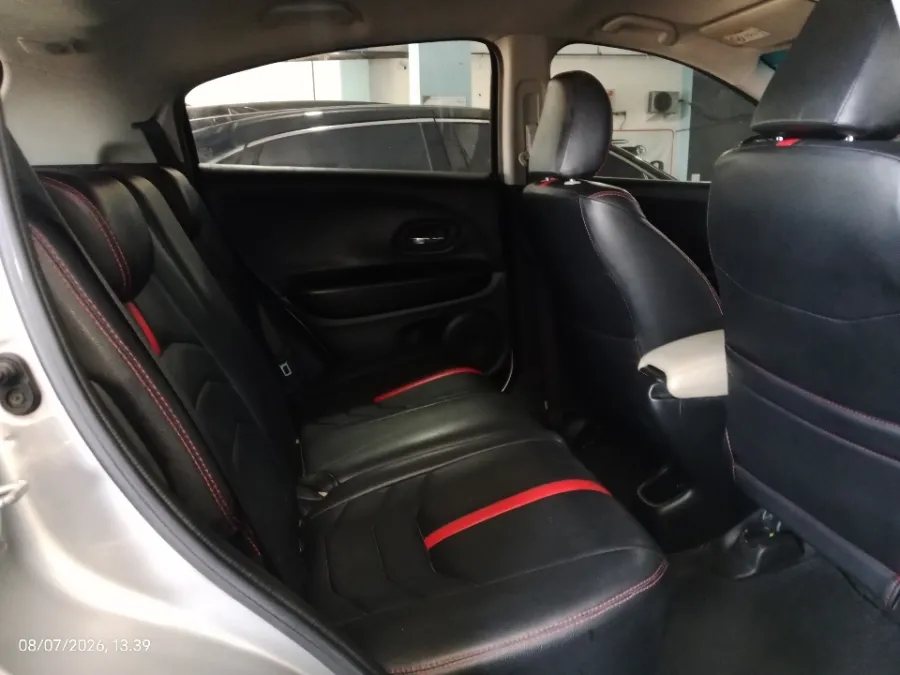 Foto Mobil Bekas Kabin Belakang Honda HR-V 1.5 S tahun 2016