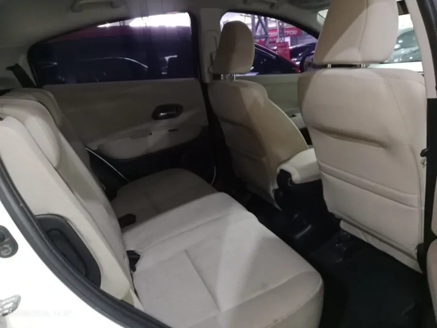 Foto Mobil Bekas Kabin Belakang Honda HR-V 1.5 S tahun 2016