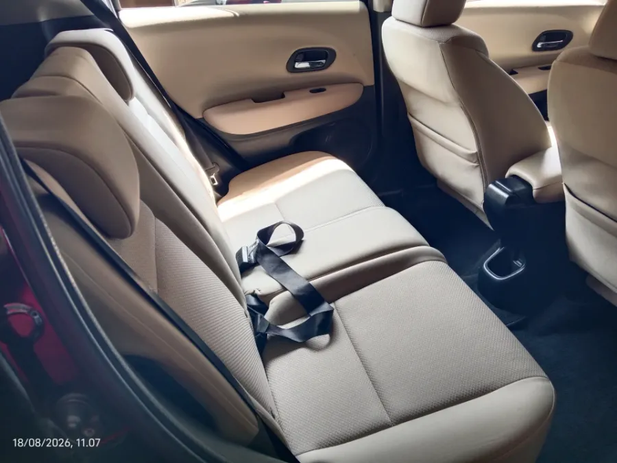 Foto Mobil Bekas Kabin Belakang Honda HR-V 1.5 S tahun 2016