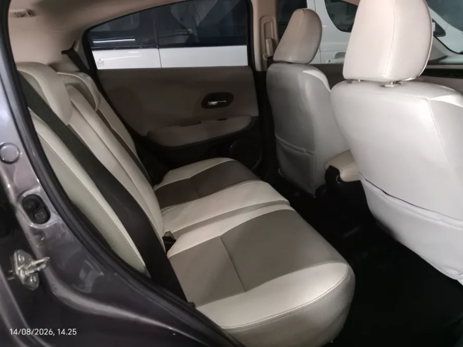 Foto Mobil Bekas Kabin Belakang Honda HR-V 1.5 S tahun 2016