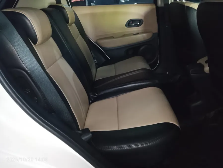 Foto Mobil Bekas Kabin Belakang Honda HR-V 1.5 S tahun 2016
