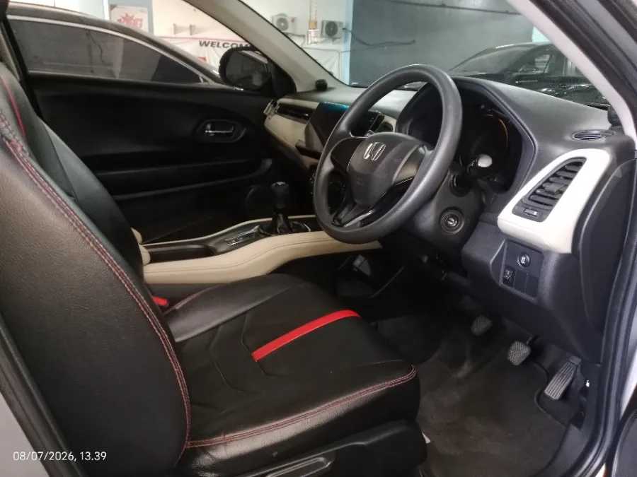 Foto Mobil Bekas Kabin Depan Honda HR-V 1.5 S tahun 2016