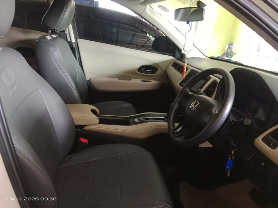 Foto Mobil Bekas Kabin Depan Honda HR-V 1.5 S tahun 2016