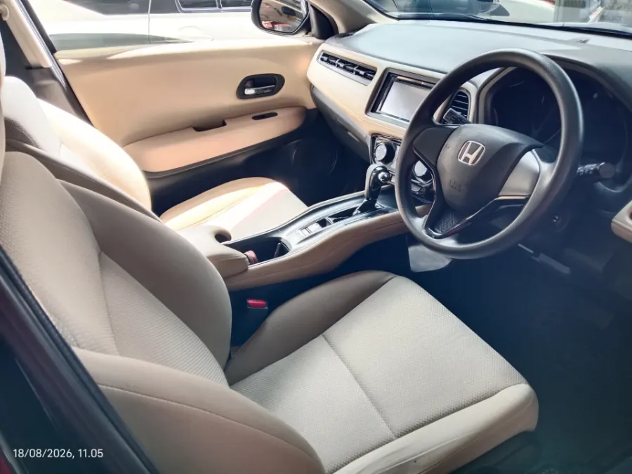 Foto Mobil Bekas Kabin Depan Honda HR-V 1.5 S tahun 2016