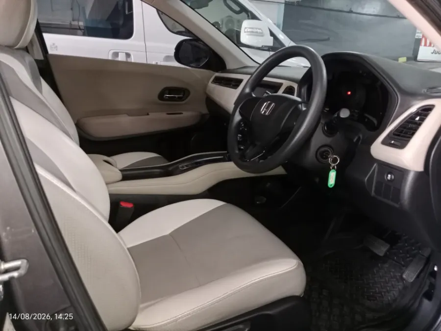 Foto Mobil Bekas Kabin Depan Honda HR-V 1.5 S tahun 2016