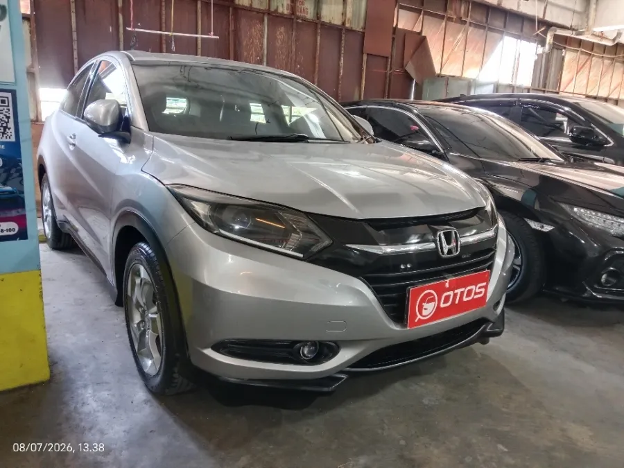 Foto Mobil Bekas Kanan Depan Honda HR-V 1.5 S tahun 2016