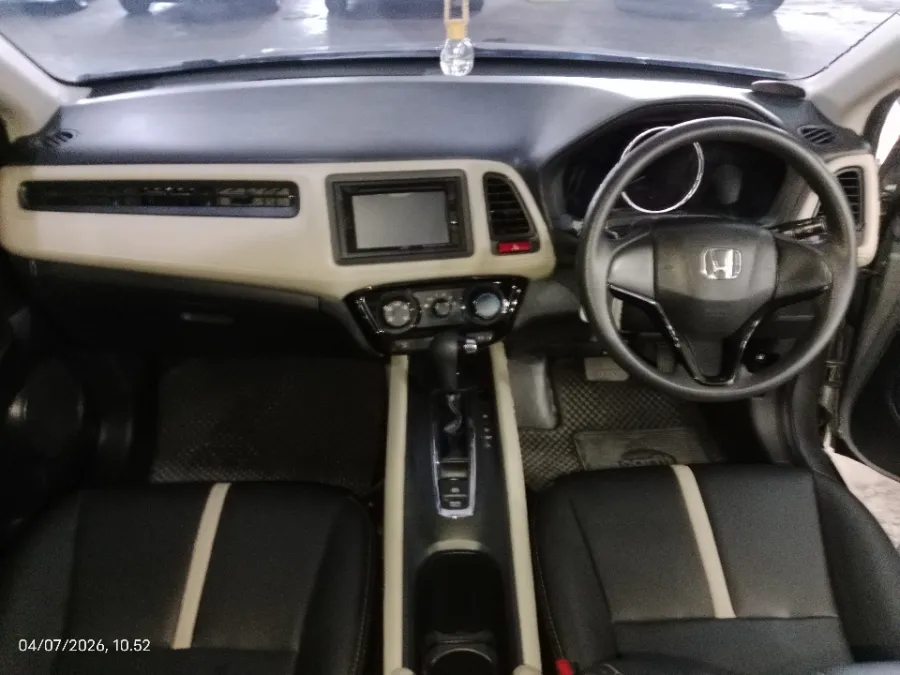 Foto Mobil Bekas Dashboard Honda HR-V 1.5 S tahun 2017