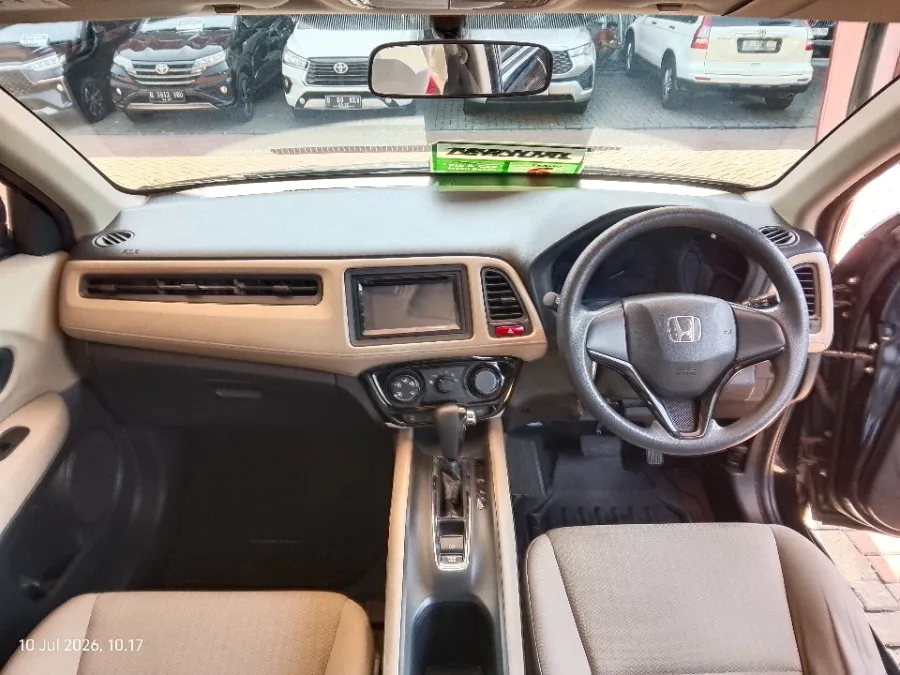 Foto Mobil Bekas Dashboard Honda HR-V 1.5 S tahun 2017