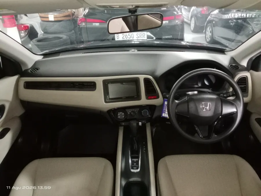 Foto Mobil Bekas Dashboard Honda HR-V 1.5 S tahun 2017