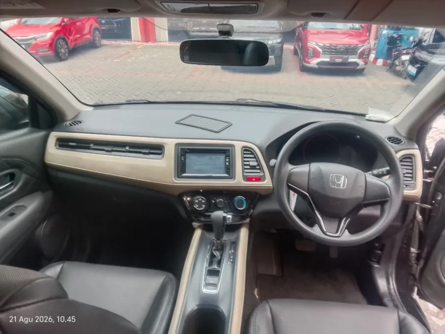 Foto Mobil Bekas Dashboard Honda HR-V 1.5 S tahun 2017