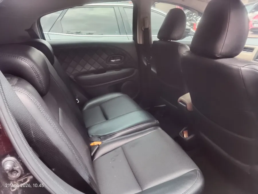 Foto Mobil Bekas Kabin Belakang Honda HR-V 1.5 S tahun 2017