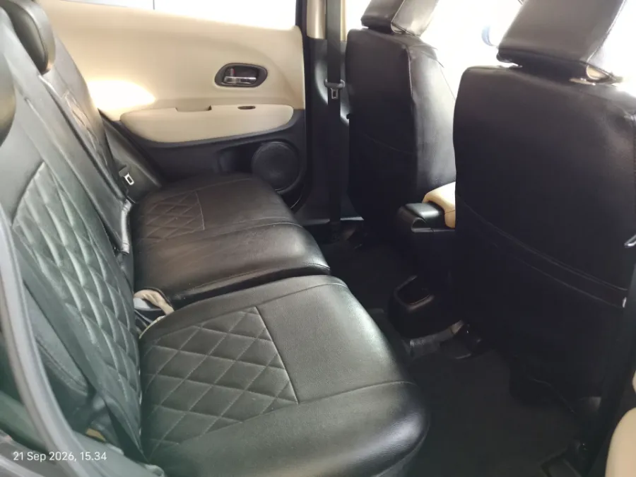 Foto Mobil Bekas Kabin Belakang Honda HR-V 1.5 S tahun 2017
