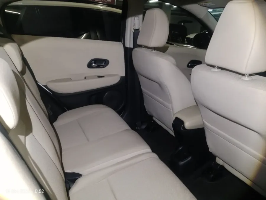 Foto Mobil Bekas Kabin Belakang Honda HR-V 1.5 S tahun 2017