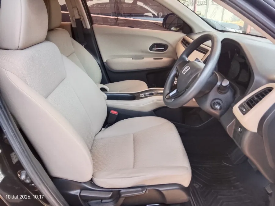 Foto Mobil Bekas Kabin Depan Honda HR-V 1.5 S tahun 2017