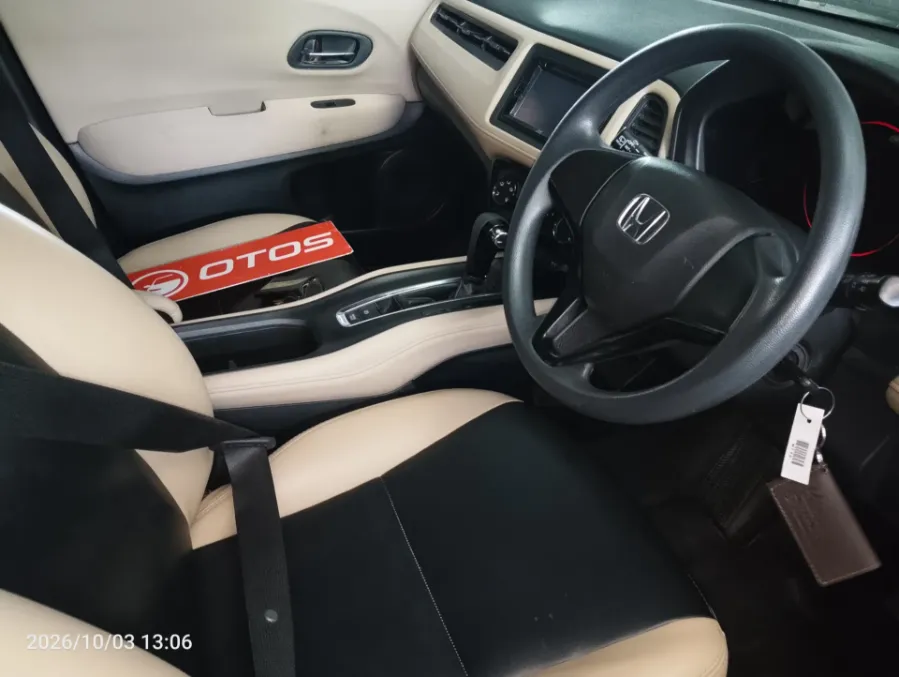 Foto Mobil Bekas Kabin Depan Honda HR-V 1.5 S tahun 2017