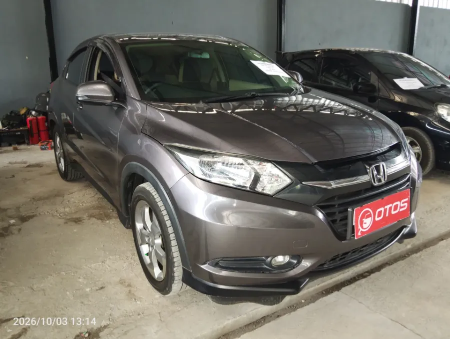 Foto Mobil Bekas Kanan Depan Honda HR-V 1.5 S tahun 2017