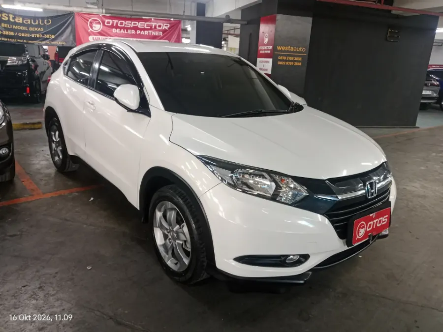 Foto Mobil Bekas Kanan Depan Honda HR-V 1.5 S tahun 2017