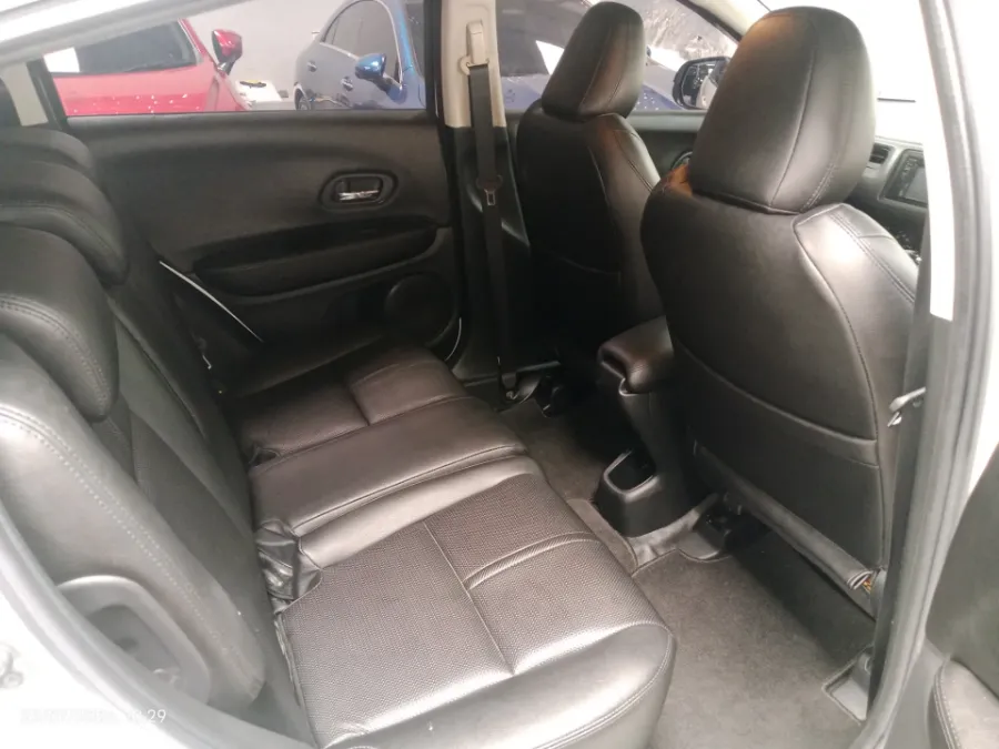 Foto Mobil Bekas Kabin Belakang Honda HR-V 1.5 S tahun 2018