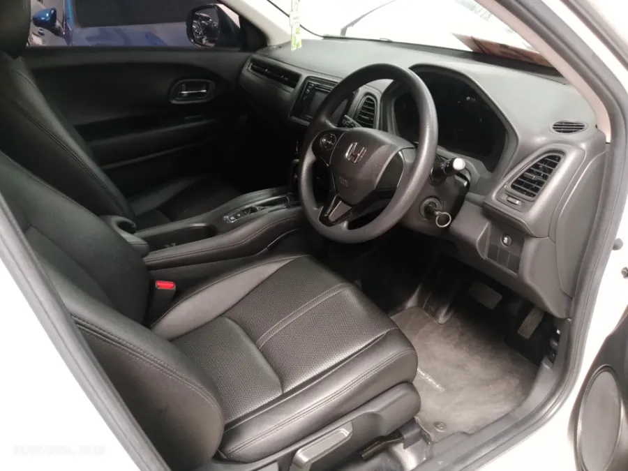 Foto Mobil Bekas Kabin Depan Honda HR-V 1.5 S tahun 2018