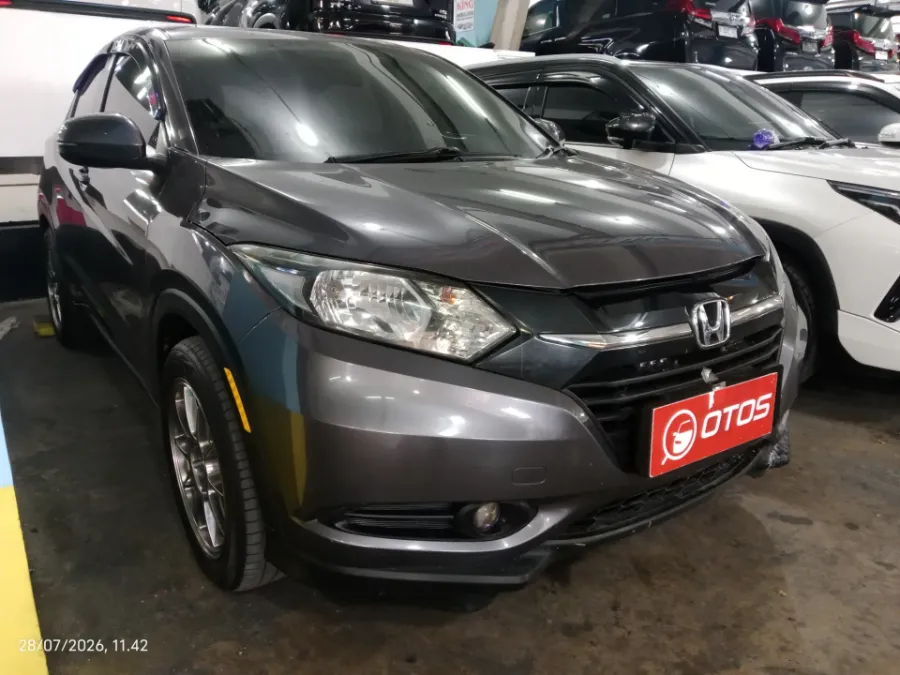 Foto Mobil Bekas Kanan Depan Honda HR-V 1.5 S tahun 2018