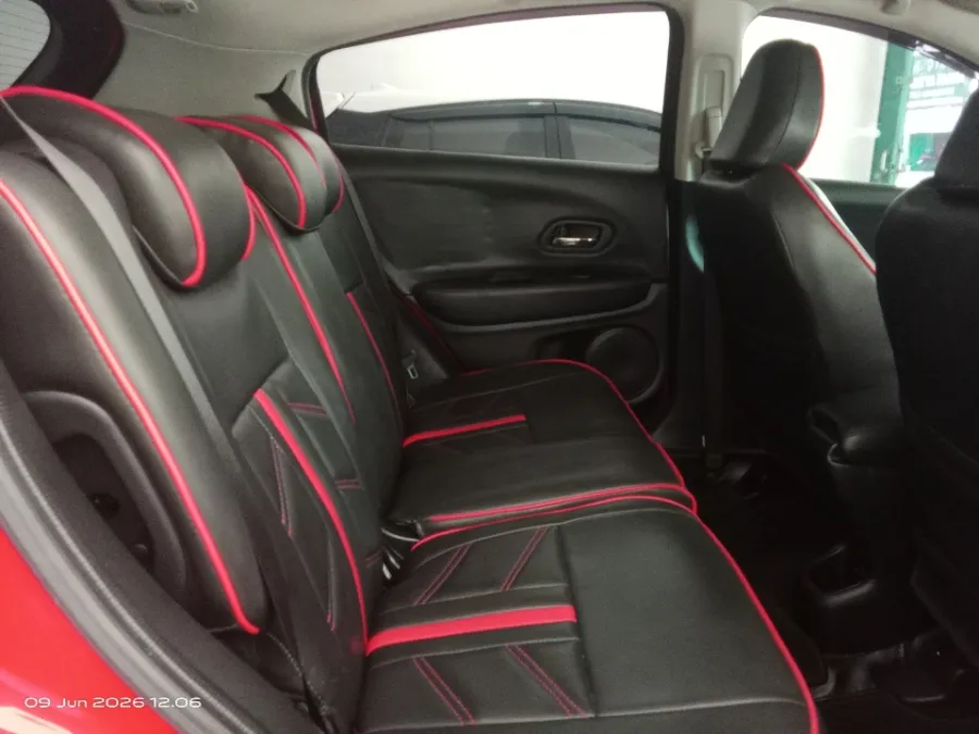Foto Mobil Bekas Kabin Belakang Honda HR-V 1.5 S tahun 2019