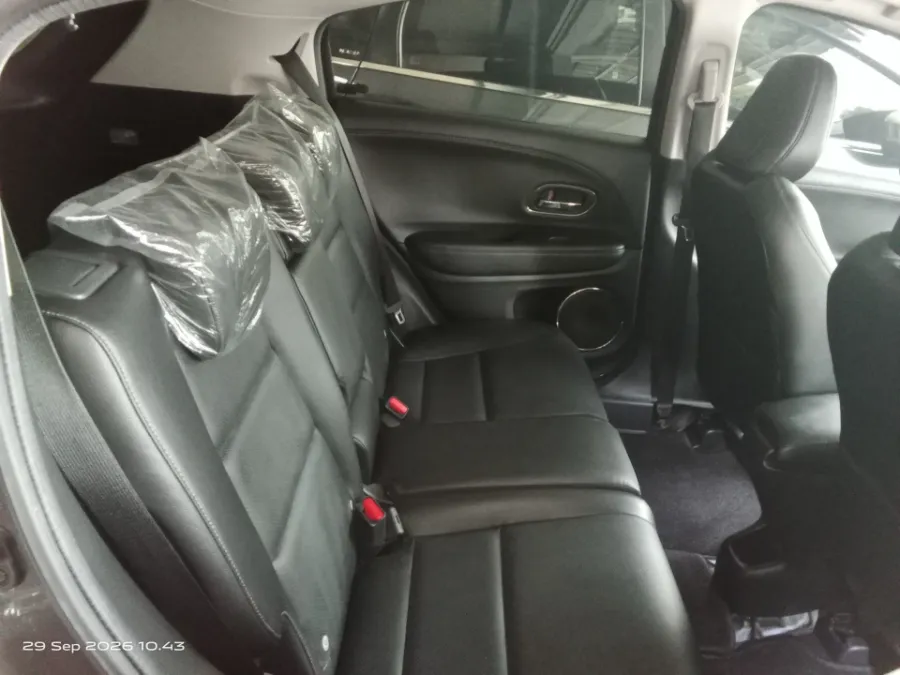 Foto Mobil Bekas Kabin Belakang Honda HR-V 1.5 SE tahun 2021