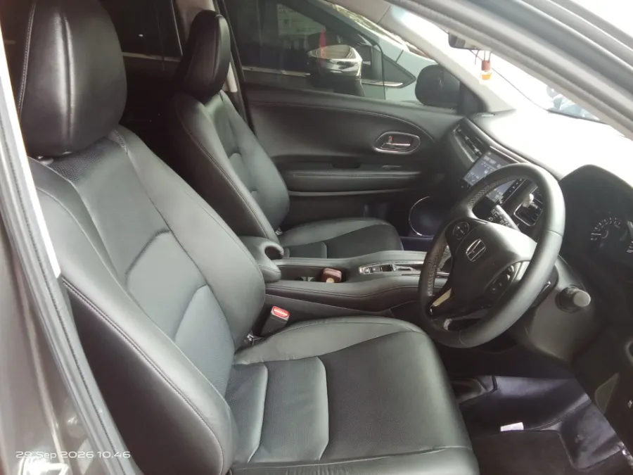 Foto Mobil Bekas Kabin Depan Honda HR-V 1.5 SE tahun 2021
