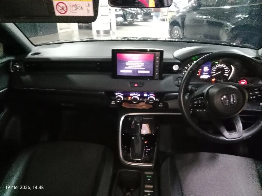 Foto Mobil Bekas Dashboard Honda HR-V 1.5 SE tahun 2022