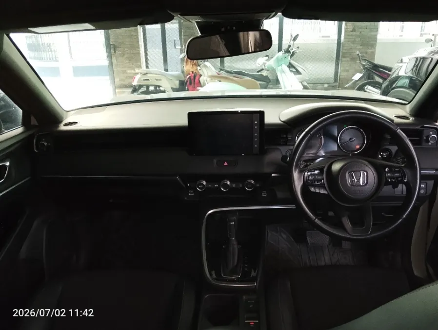 Foto Mobil Bekas Dashboard Honda HR-V 1.5 SE tahun 2022