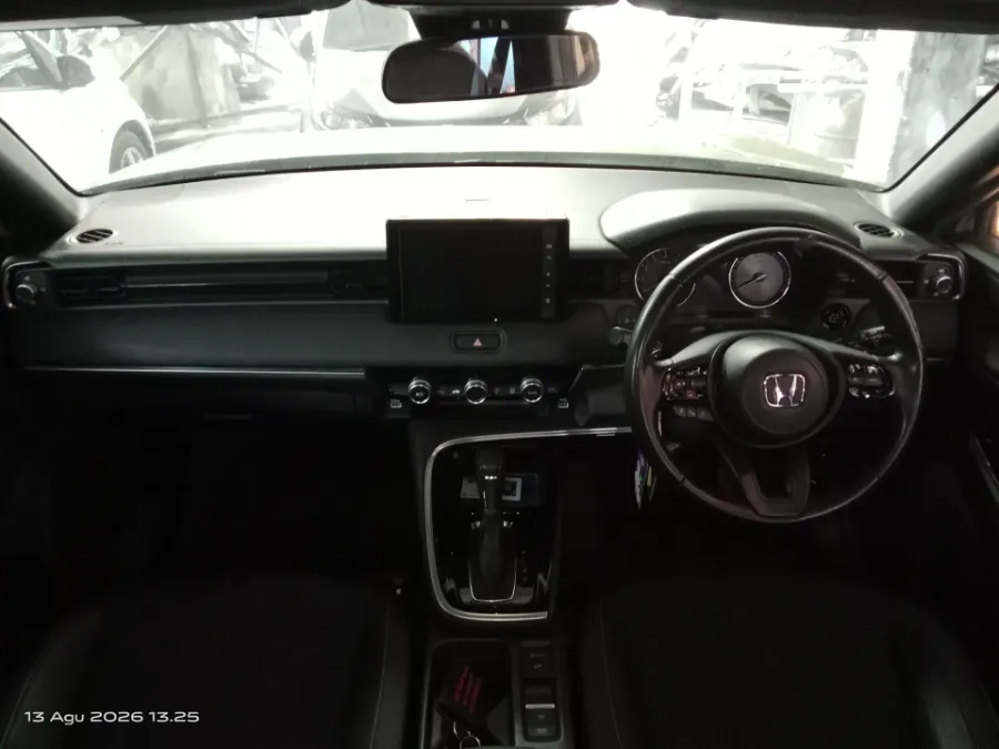 Foto Mobil Bekas Dashboard Honda HR-V 1.5 SE tahun 2022
