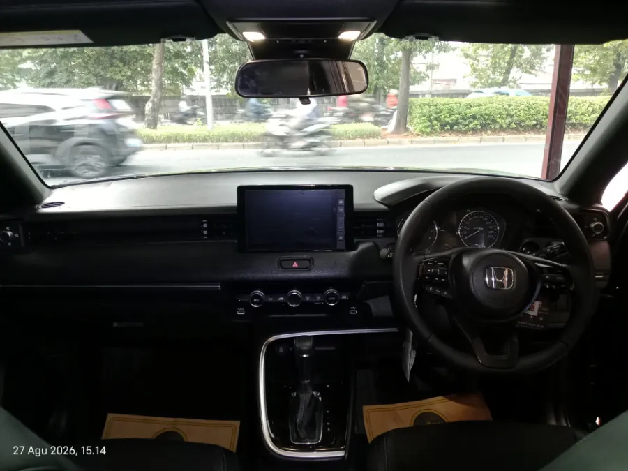 Foto Mobil Bekas Dashboard Honda HR-V 1.5 SE tahun 2022