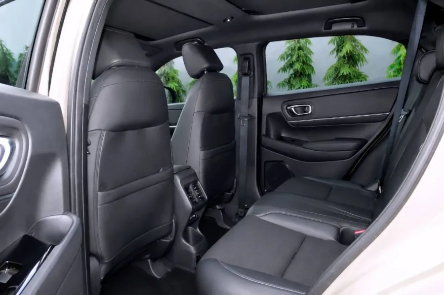 Foto Mobil Bekas Kabin Belakang Honda HR-V 1.5 SE tahun 2022