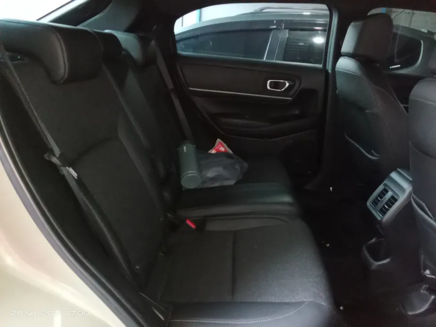 Foto Mobil Bekas Kabin Belakang Honda HR-V 1.5 SE tahun 2022