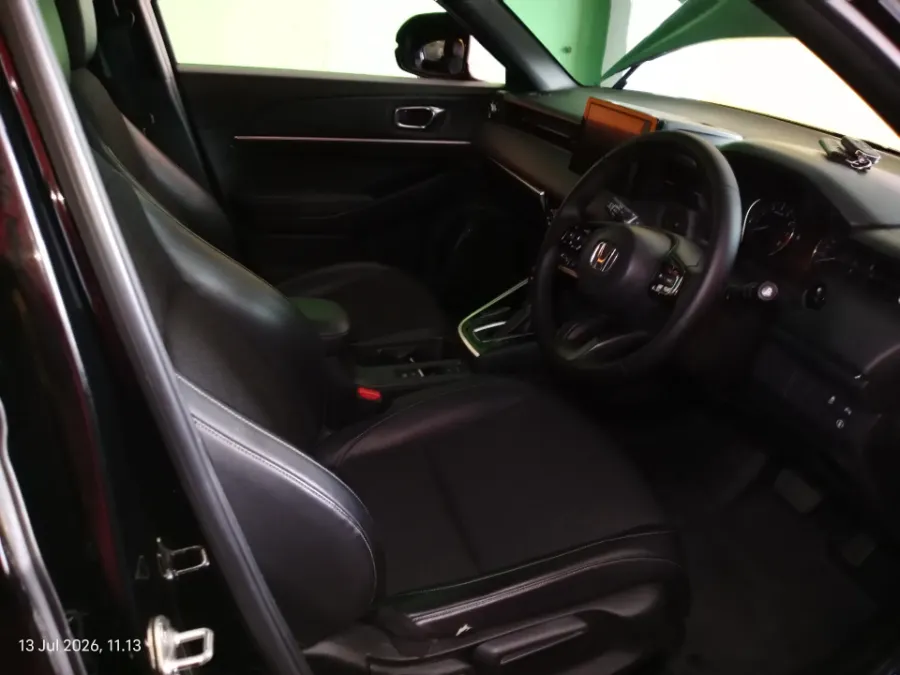 Foto Mobil Bekas Kabin Depan Honda HR-V 1.5 SE tahun 2022
