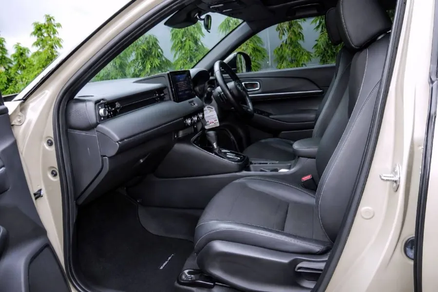 Foto Mobil Bekas Kabin Depan Honda HR-V 1.5 SE tahun 2022