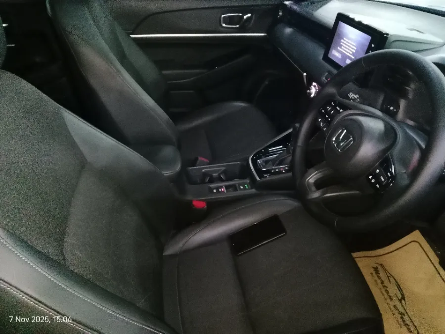 Foto Mobil Bekas Kabin Depan Honda HR-V 1.5 SE tahun 2022