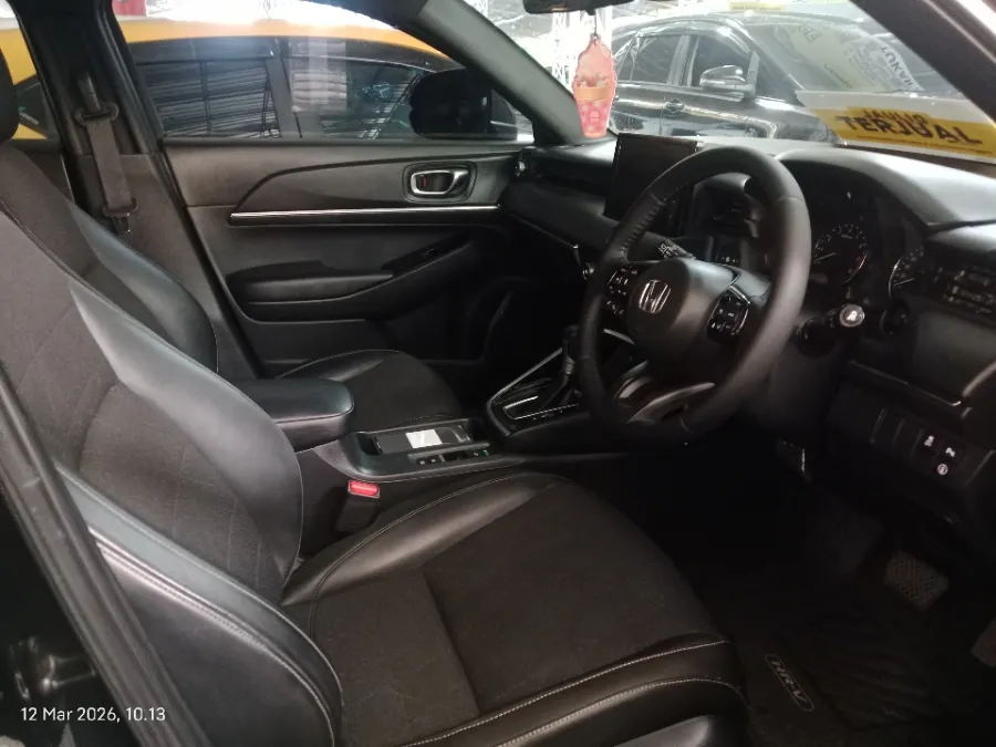 Foto Mobil Bekas Kabin Depan Honda HR-V 1.5 SE tahun 2022