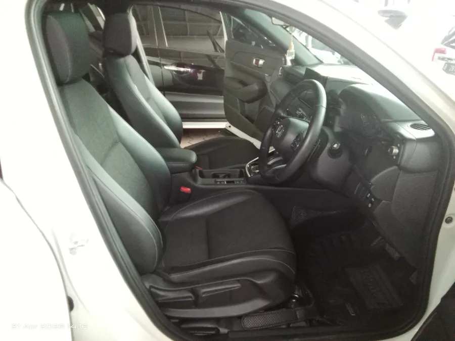 Foto Mobil Bekas Kabin Depan Honda HR-V 1.5 SE tahun 2022