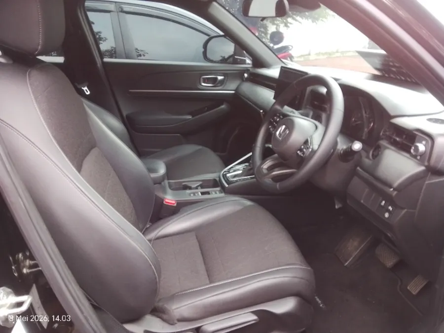 Foto Mobil Bekas Kabin Depan Honda HR-V 1.5 SE tahun 2022