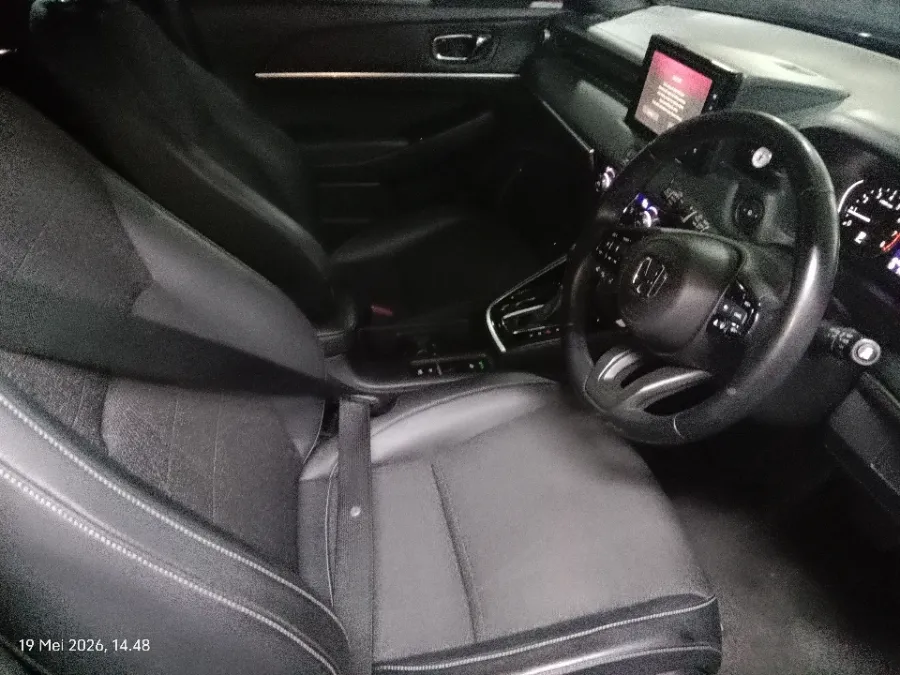 Foto Mobil Bekas Kabin Depan Honda HR-V 1.5 SE tahun 2022