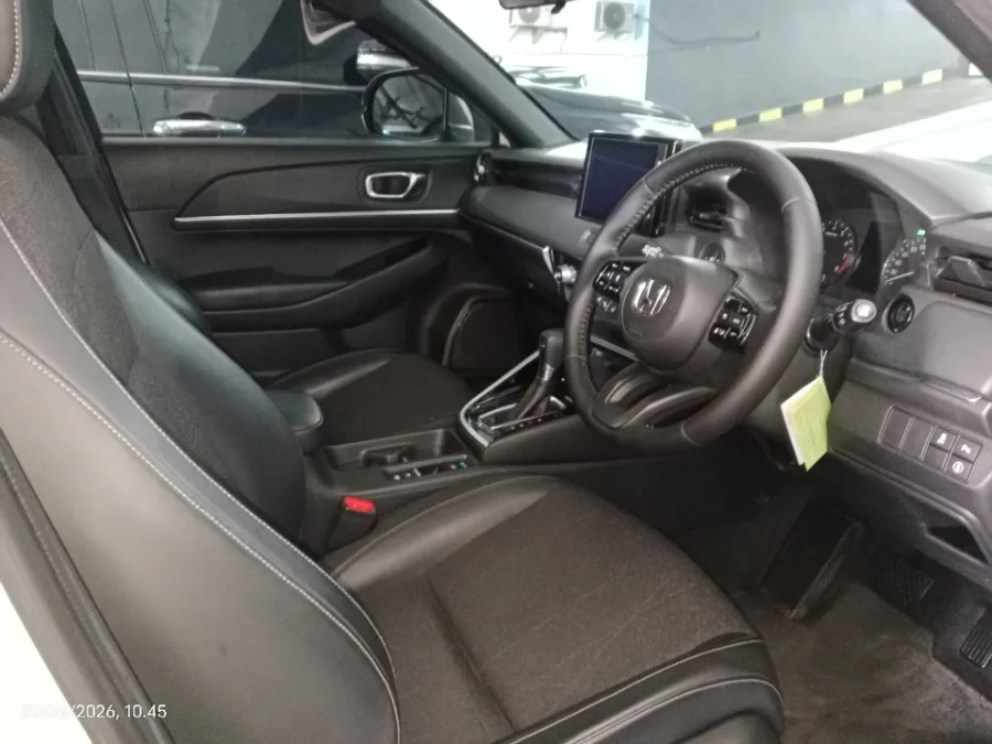 Foto Mobil Bekas Kabin Depan Honda HR-V 1.5 SE tahun 2022