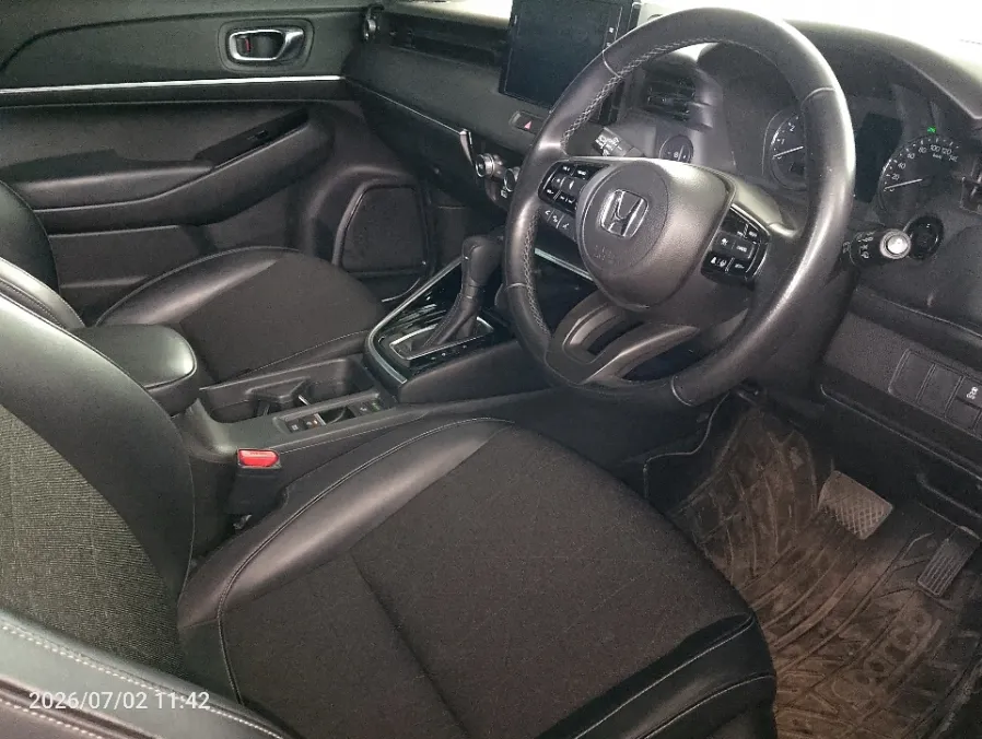Foto Mobil Bekas Kabin Depan Honda HR-V 1.5 SE tahun 2022