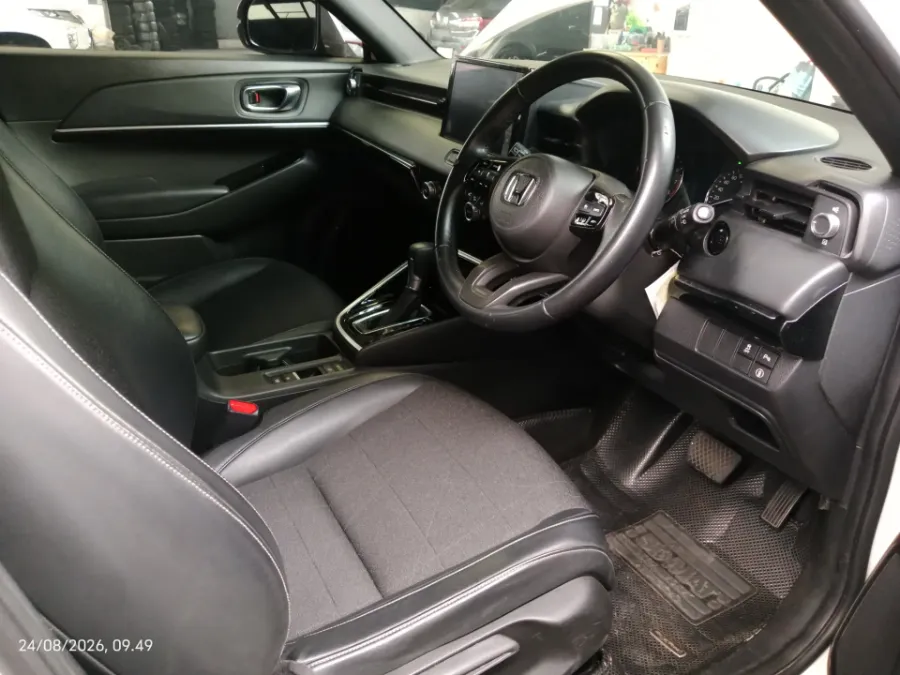 Foto Mobil Bekas Kabin Depan Honda HR-V 1.5 SE tahun 2022