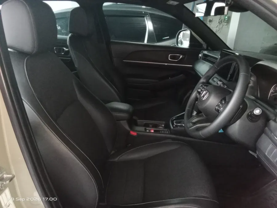 Foto Mobil Bekas Kabin Depan Honda HR-V 1.5 SE tahun 2022