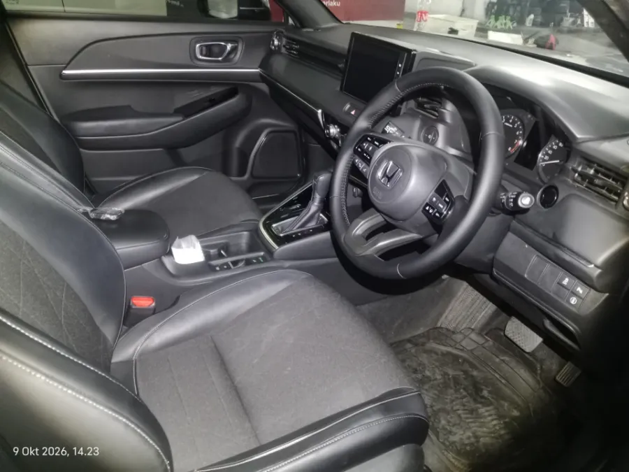 Foto Mobil Bekas Kabin Depan Honda HR-V 1.5 SE tahun 2022