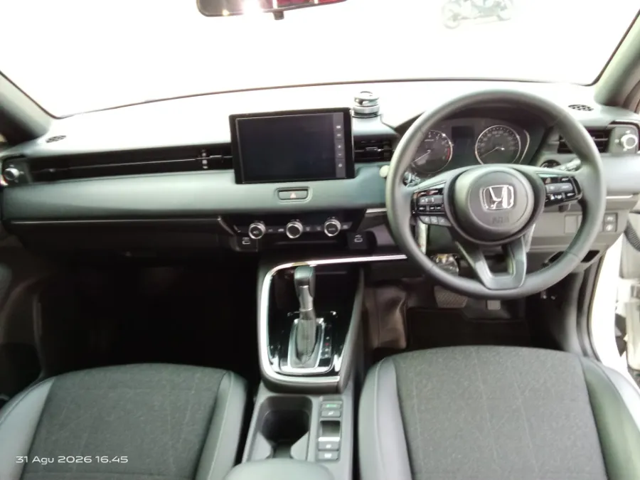 Foto Mobil Bekas Dashboard Honda HR-V 1.5 SE tahun 2023
