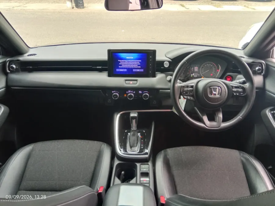 Foto Mobil Bekas Dashboard Honda HR-V 1.5 SE tahun 2023