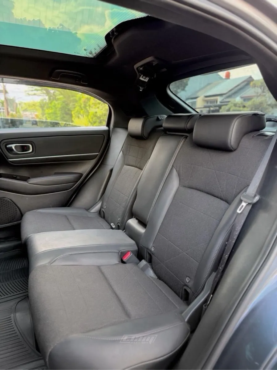 Foto Mobil Bekas Kabin Belakang Honda HR-V 1.5 SE tahun 2023