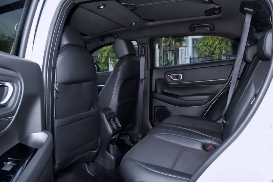 Foto Mobil Bekas Kabin Belakang Honda HR-V 1.5 SE tahun 2023